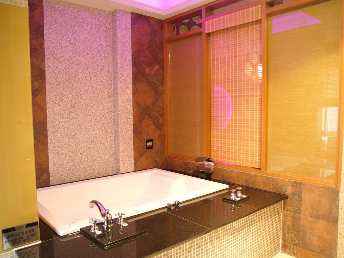 Sexy City Motel Tainan Zewnętrze zdjęcie